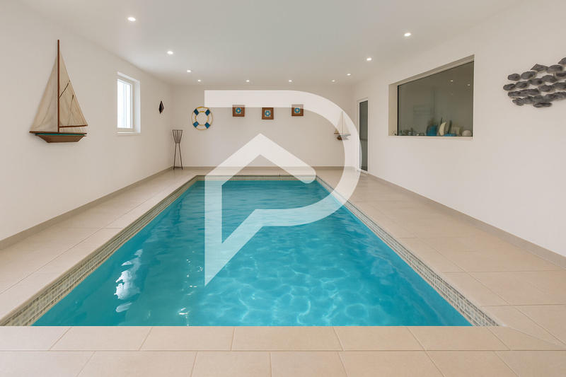 Maison - 696 m² - 12 pièces