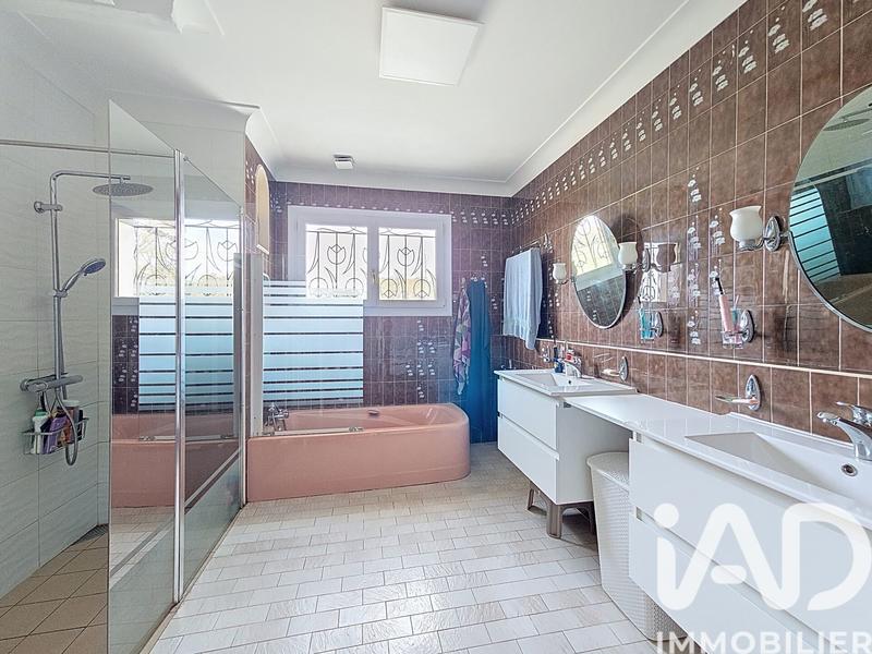 Maison - 330 m² - 13 pièces