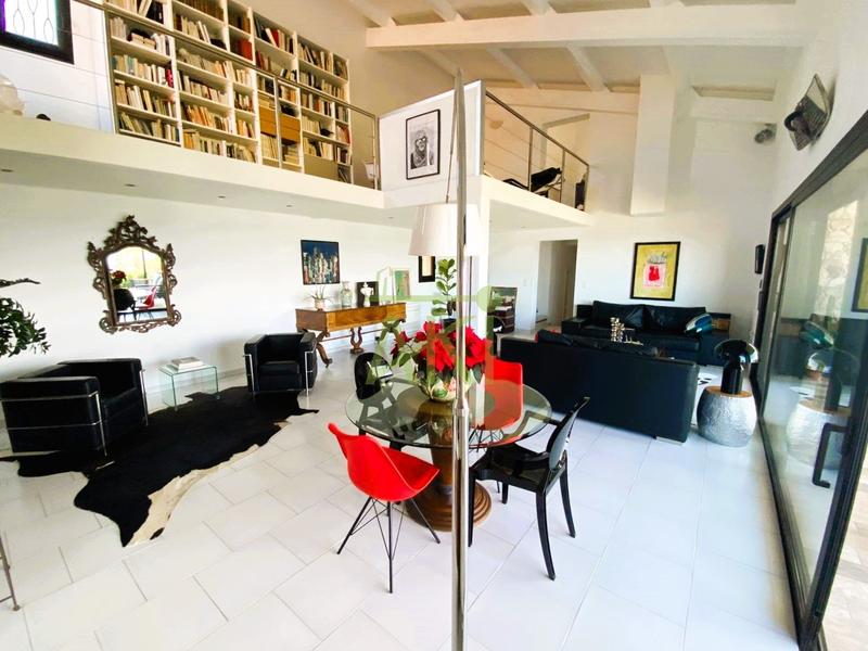 Maison - 220 m² - 6 pièces