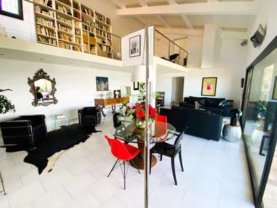 Maison - 220 m² - 6 pièces