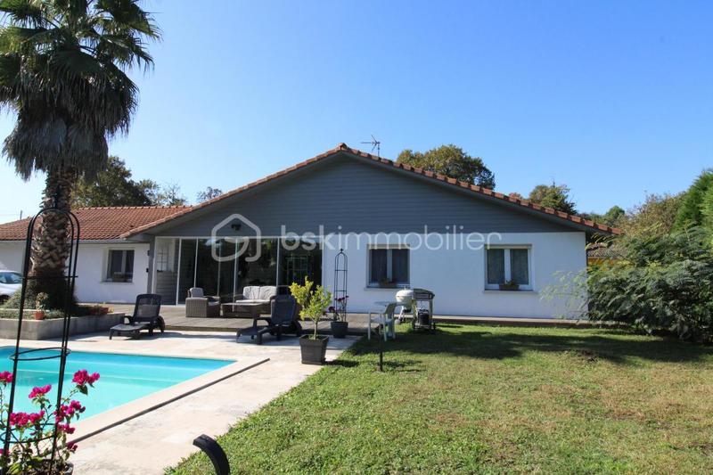 Maison - 238 m² - 7 pièces