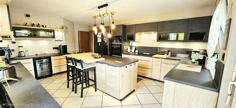 Maison - 211 m² - 8 pièces