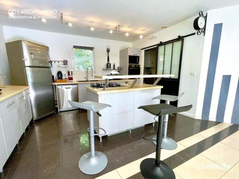 Maison - 205 m² - 7 pièces