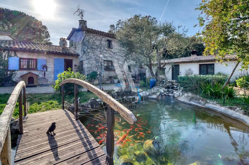 Villa - 350 m² - 5 pièces