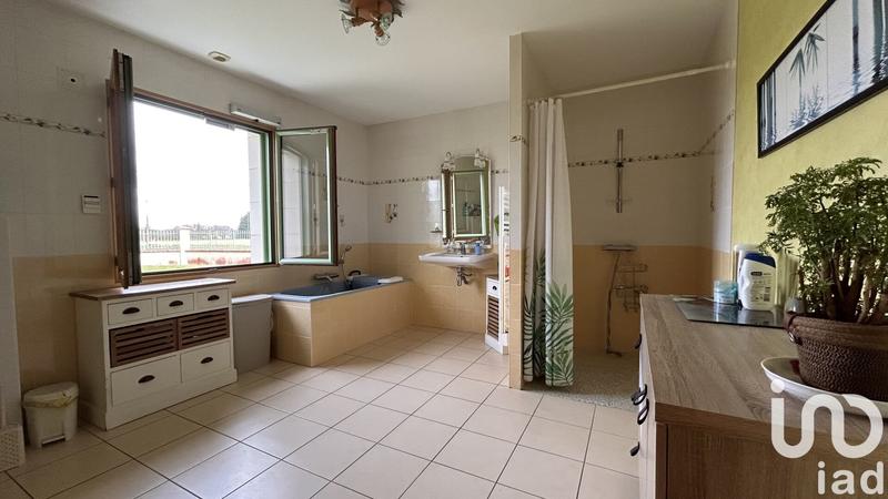 Maison - 270 m² - 10 pièces