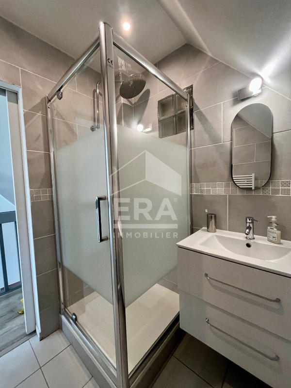 Maison - 207 m² - 9 pièces