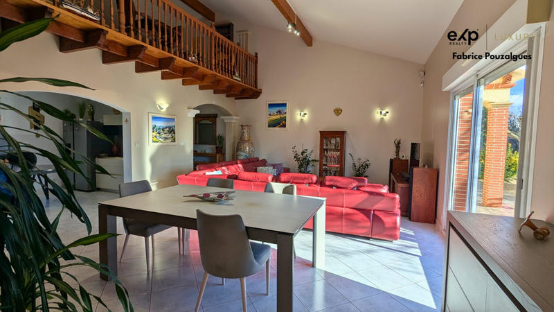 Maison - 225 m² - 7 pièces