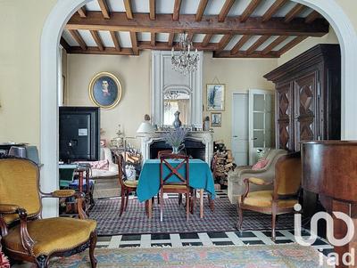 Maison - 241 m² - 10 pièces