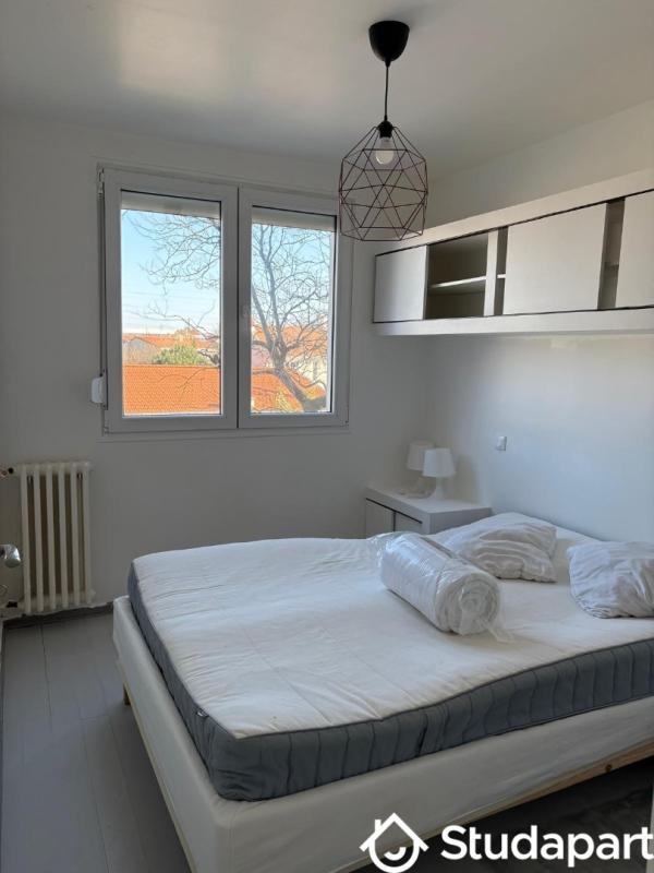 Chambre - 11 m² - 1 pièce