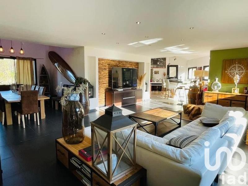 Maison - 400 m² - 12 pièces