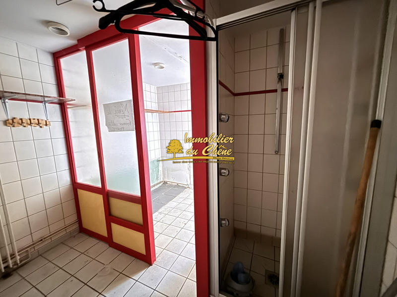 Local commercial - 211 m² - 7 pièces