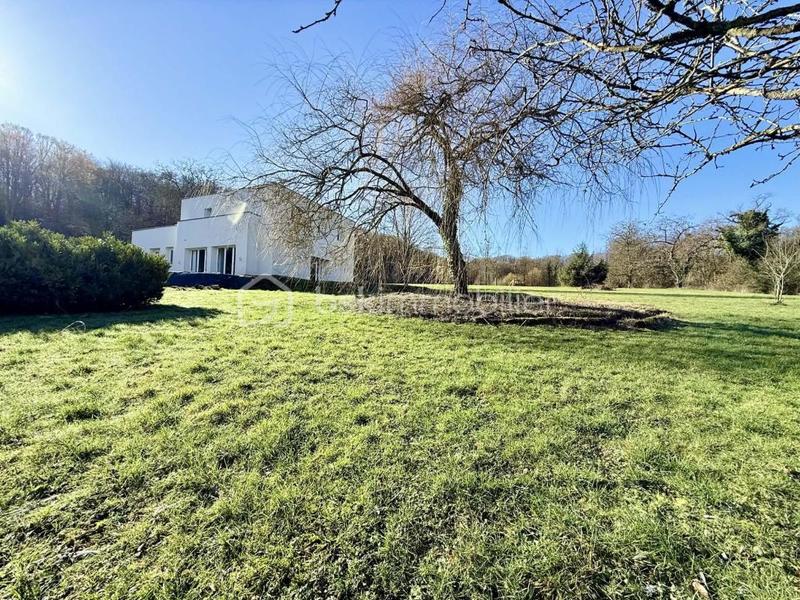 Propriété - 195 m² - 9 pièces