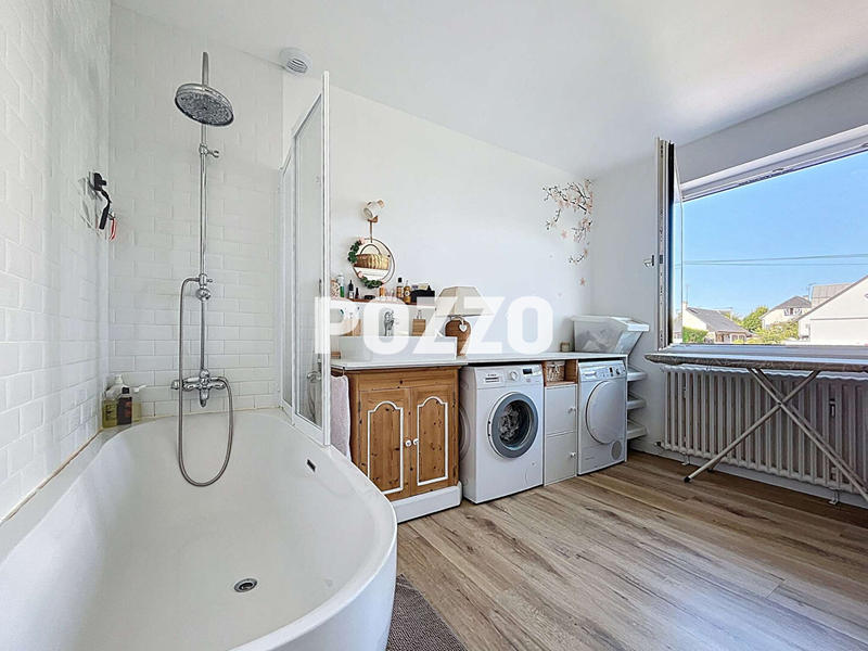 Maison - 179 m² - 8 pièces