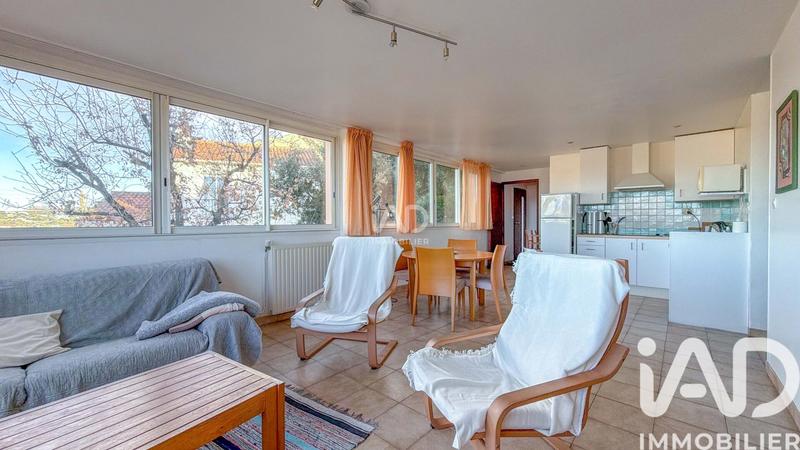 Maison - 202 m² - 8 pièces