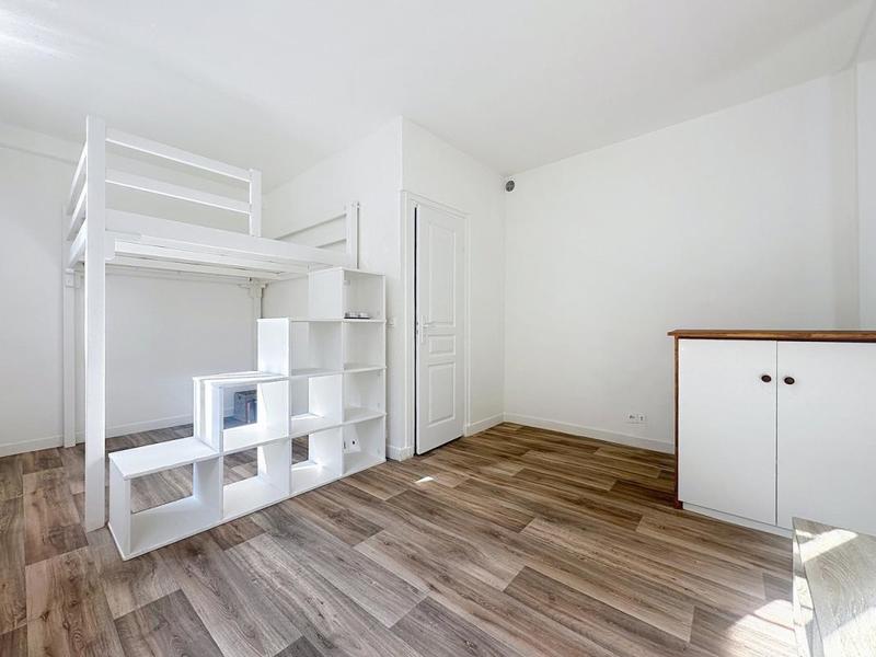 Studio - 30 m² - 1 pièce