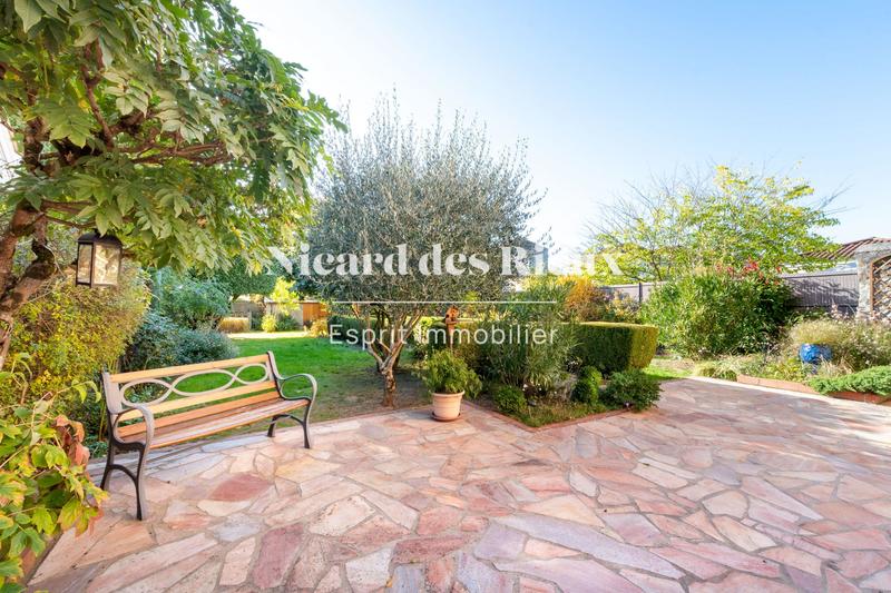 Maison - 180 m² - 8 pièces