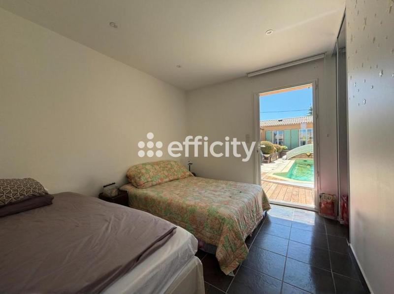 Maison - 220 m² - 6 pièces