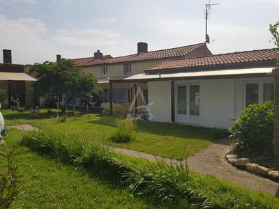 Maison - 220 m² - 8 pièces