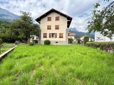 Maison - 181 m² - 8 pièces