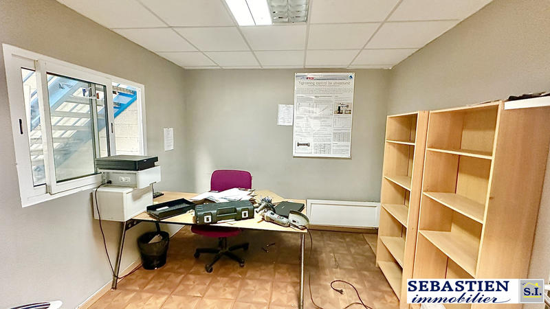 Local d'activités - 254 m²