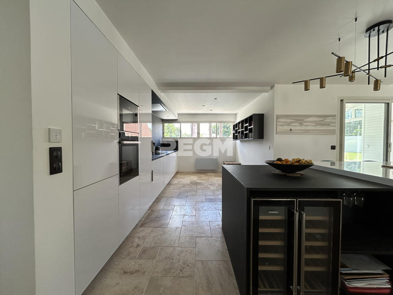 Maison - 205 m² - 7 pièces