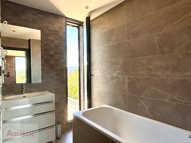 Maison contemporaine - 220 m² - 6 pièces