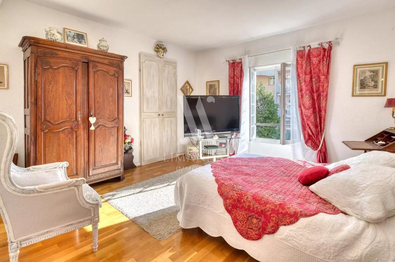 Appartement - 142 m² - 6 pièces