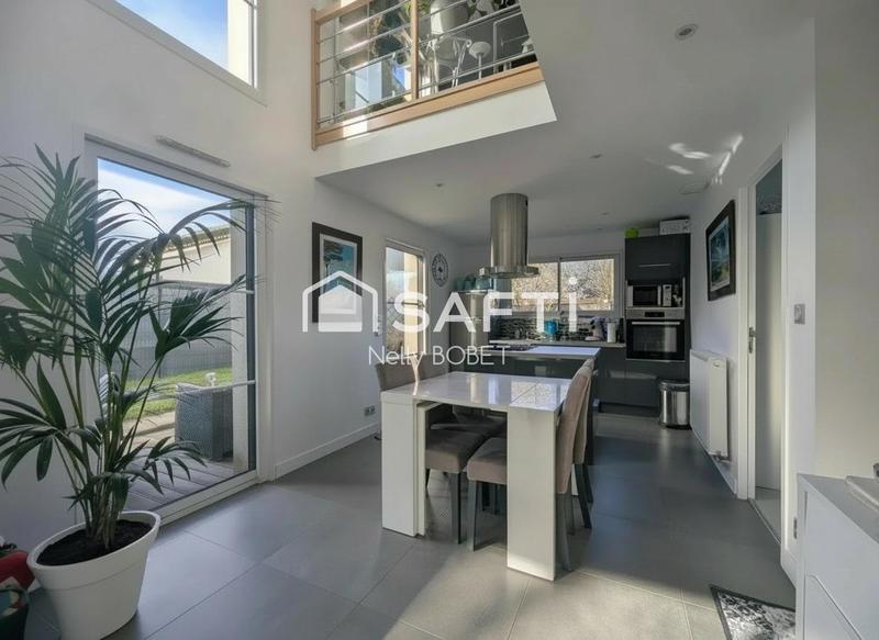 Maison - 95 m² - 5 pièces