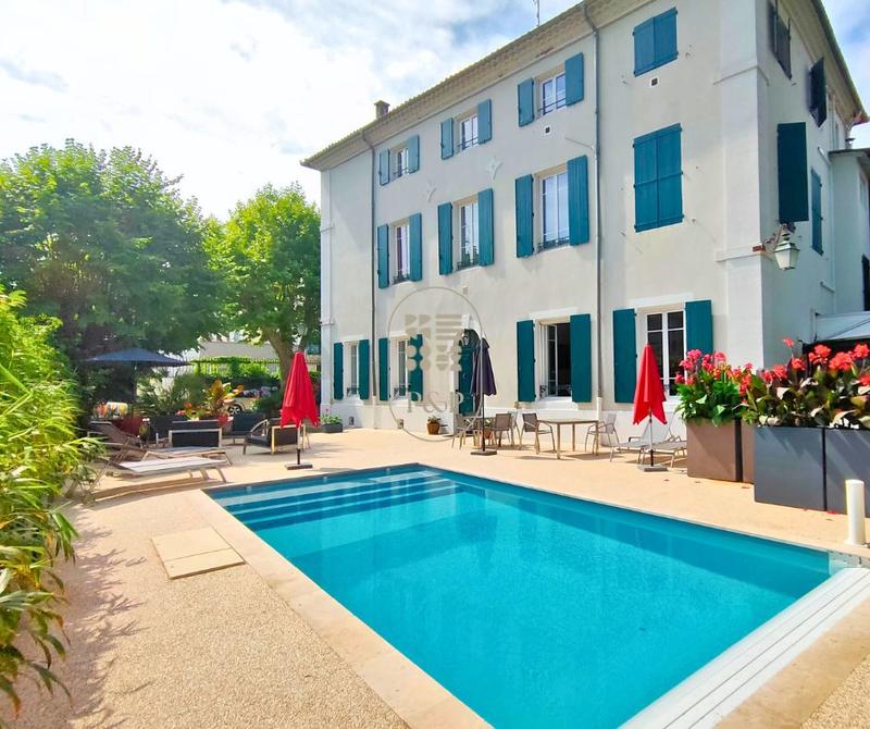 Hôtel particulier - 423 m² - 8 pièces