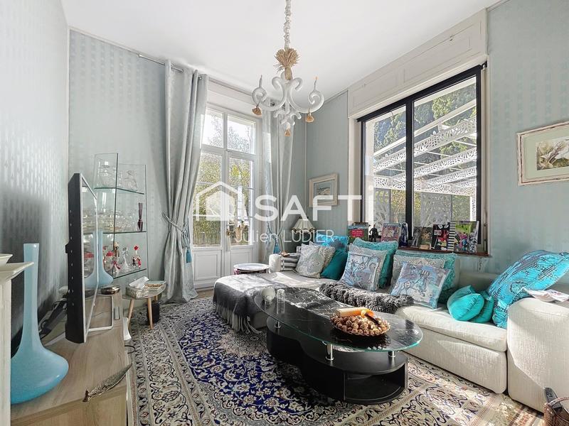 Hôtel particulier - 605 m² - 20 pièces