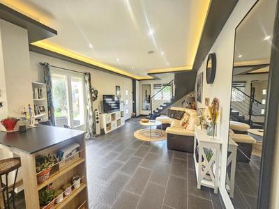 Maison - 145 m² - 4 pièces