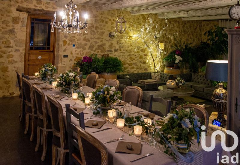 Maison - 680 m² - 18 pièces