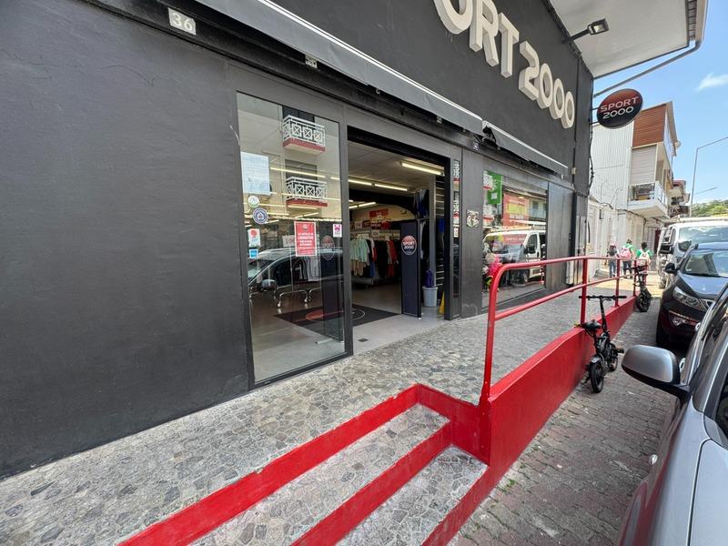 Local commercial - 851 m²