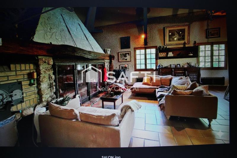 Maison - 220 m² - 8 pièces