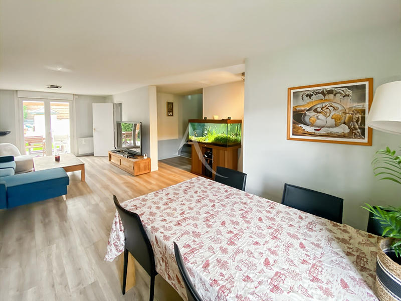 Maison - 90 m² - 5 pièces