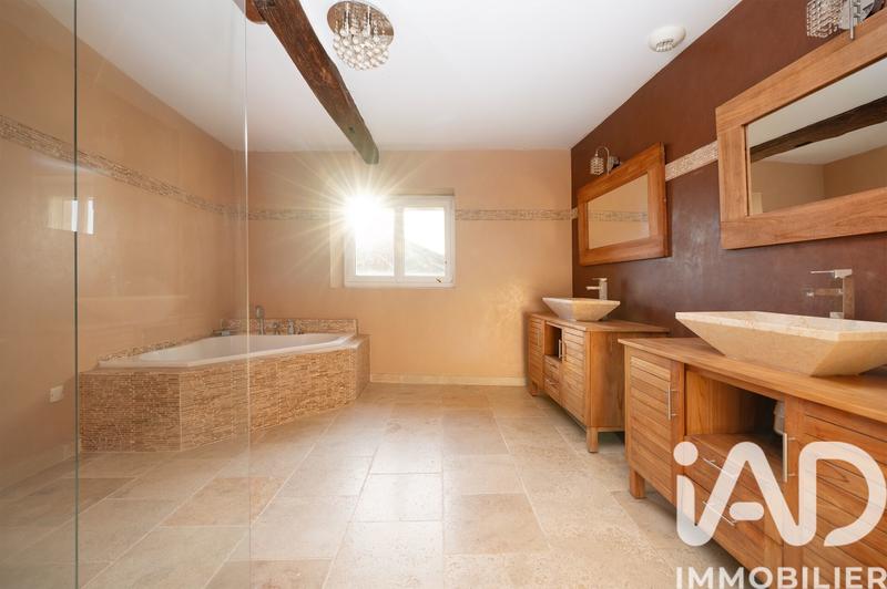 Maison - 324 m² - 5 pièces
