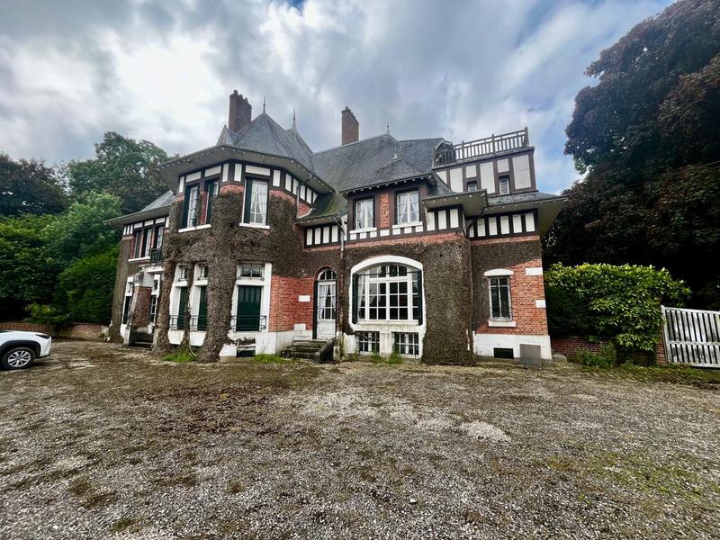 Maison - 335 m² - 10 pièces