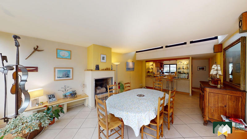 Maison - 247 m² - 8 pièces