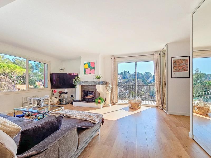 Maison - 236 m² - 9 pièces