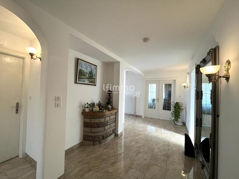 Maison - 252 m² - 10 pièces