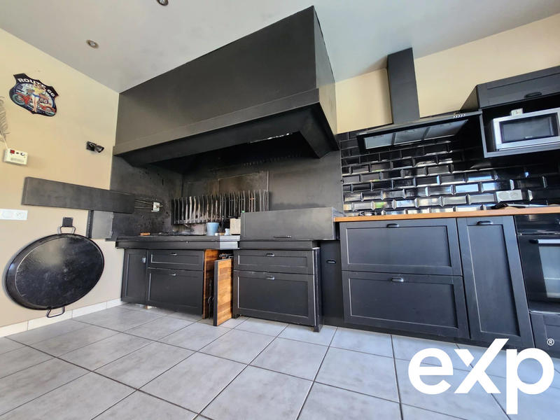 Villa - 205 m² - 6 pièces