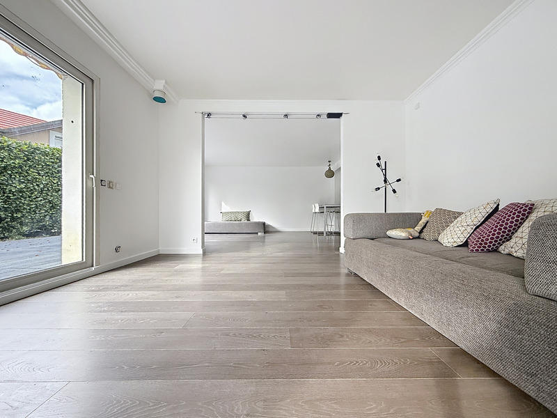 Maison - 180 m² - 8 pièces