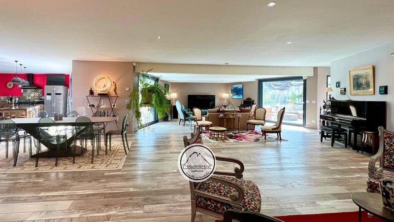 Maison - 212 m² - 6 pièces