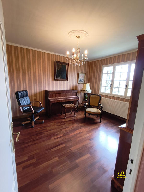 Maison - 177 m² - 7 pièces