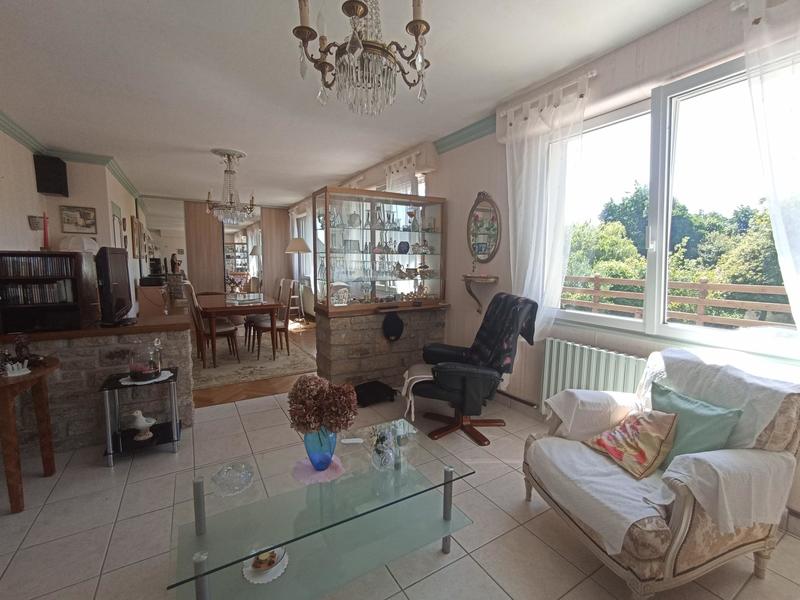 Maison - 211 m² - 16 pièces