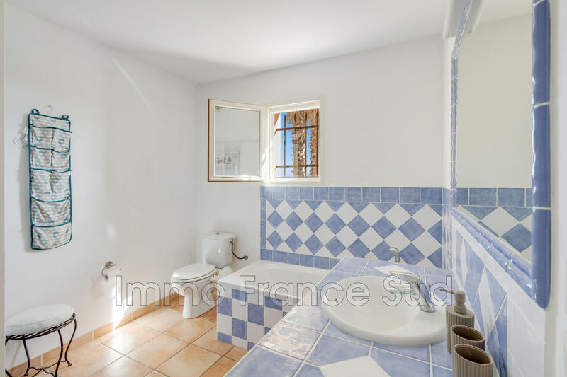 Villa - 215 m² - 6 pièces