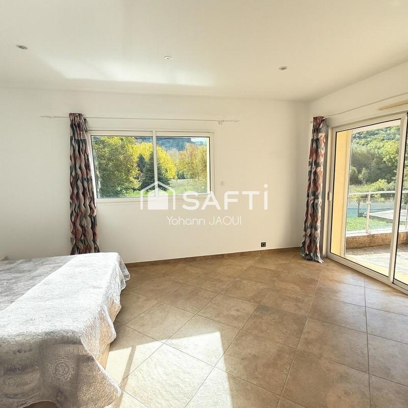 Maison - 570 m² - 14 pièces