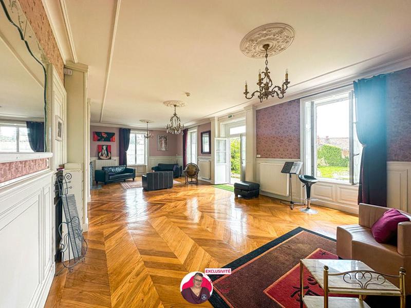 Maison - 868 m² - 23 pièces