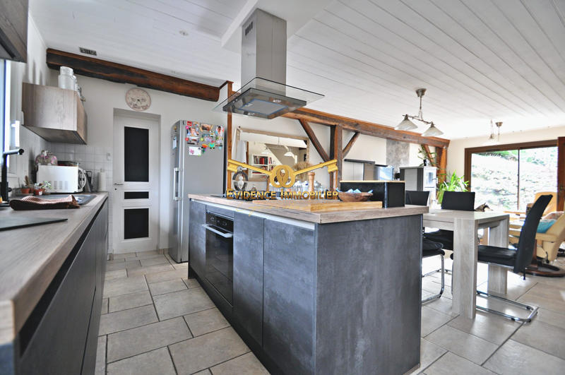 Maison - 143 m² - 7 pièces