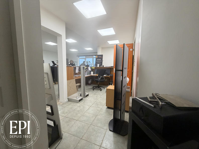 Local commercial - 588 m²